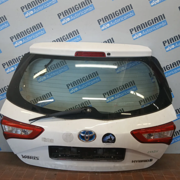 Portellone post. Toyota Yaris (2017 – 2021) 1.5 54 KW 670050D590 1NZ