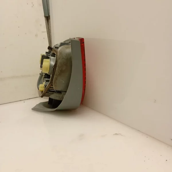 Faro posteriore sinistra Toyota Yaris (2001 – 2005) 1.0 48 KW benzina 815610D070 1SZ FE