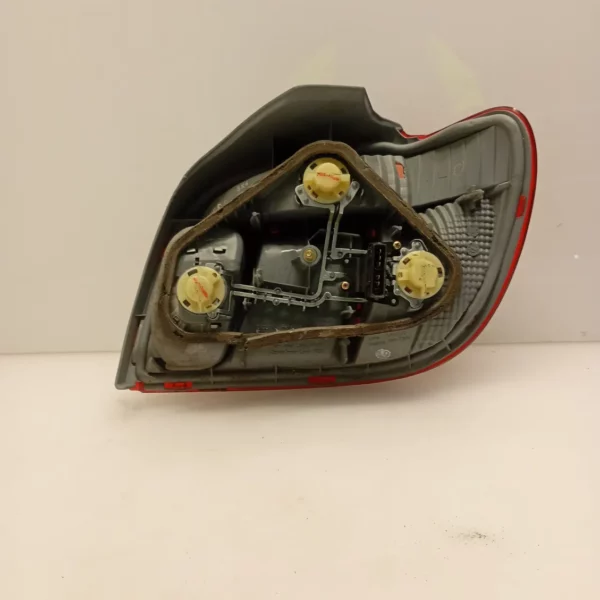 Faro posteriore sinistra Toyota Yaris (2001 – 2005) 1.0 48 KW benzina 815610D070 1SZ FE