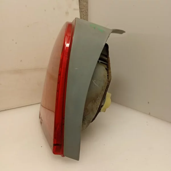 Faro posteriore sinistra Toyota Yaris (2001 – 2005) 1.0 48 KW benzina 815610D070 1SZ FE