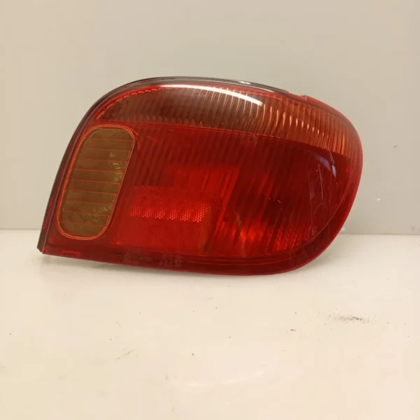 Faro posteriore destra Toyota Yaris (2001 – 2005) 1.0 48 KW benzina 815510D070 1SZ FE