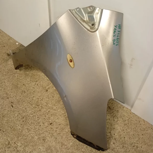 Parafango anteriore destra Toyota Yaris (2005 – 2012) 1.0 51 KW benzina 5381152210 1KR FE