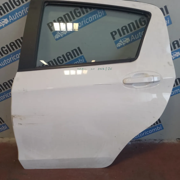 Porta posteriore sinistra Toyota Yaris (2017 – 2021) 1.5 54 KW 670040D550 1NZ