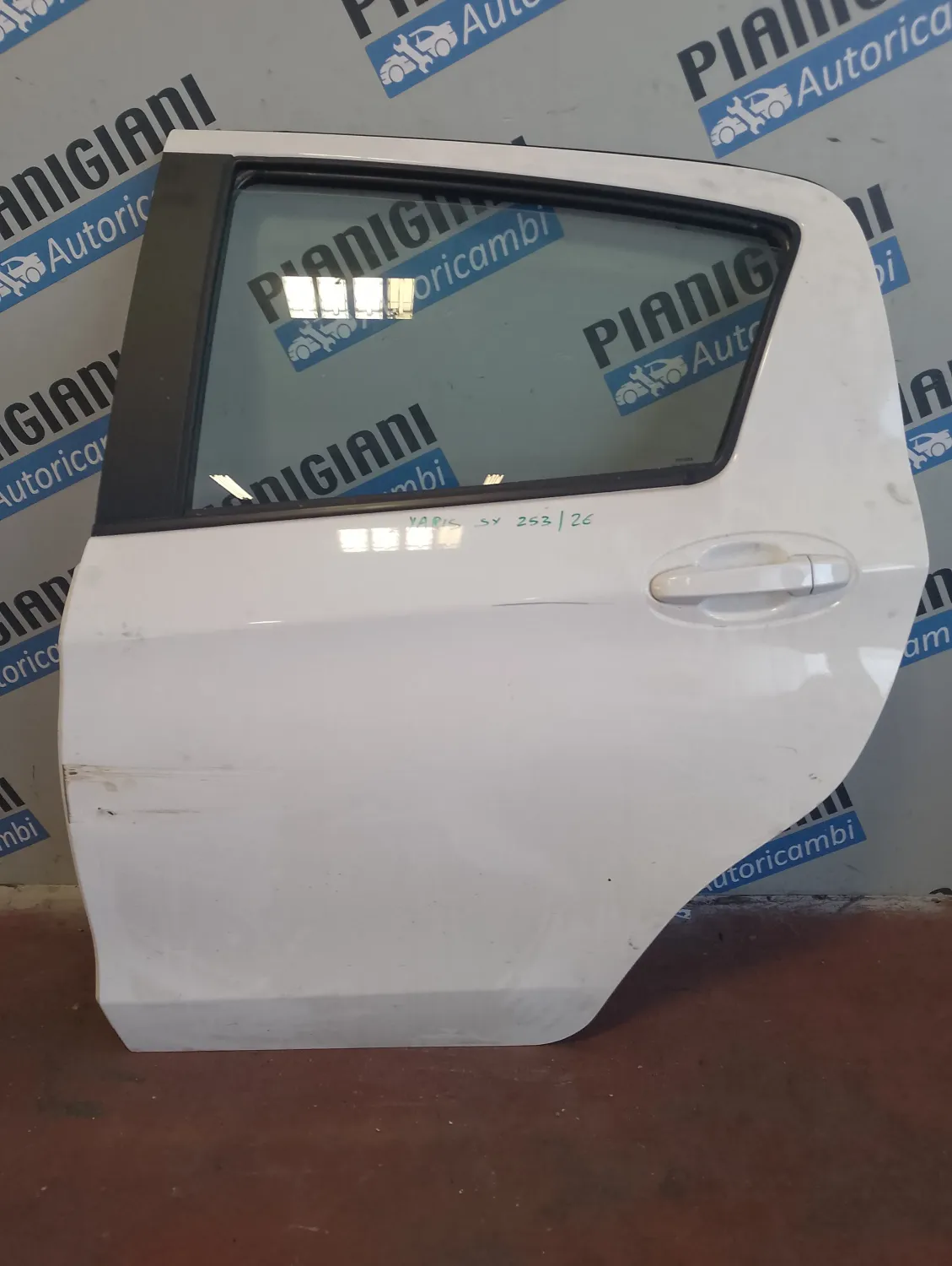 Porta posteriore sinistra Toyota Yaris (2017 – 2021) 1.5 54 KW 670040D550 1NZ