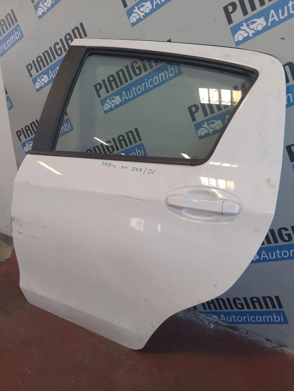 Porta posteriore sinistra Toyota Yaris (2017 – 2021) 1.5 54 KW 670040D550 1NZ