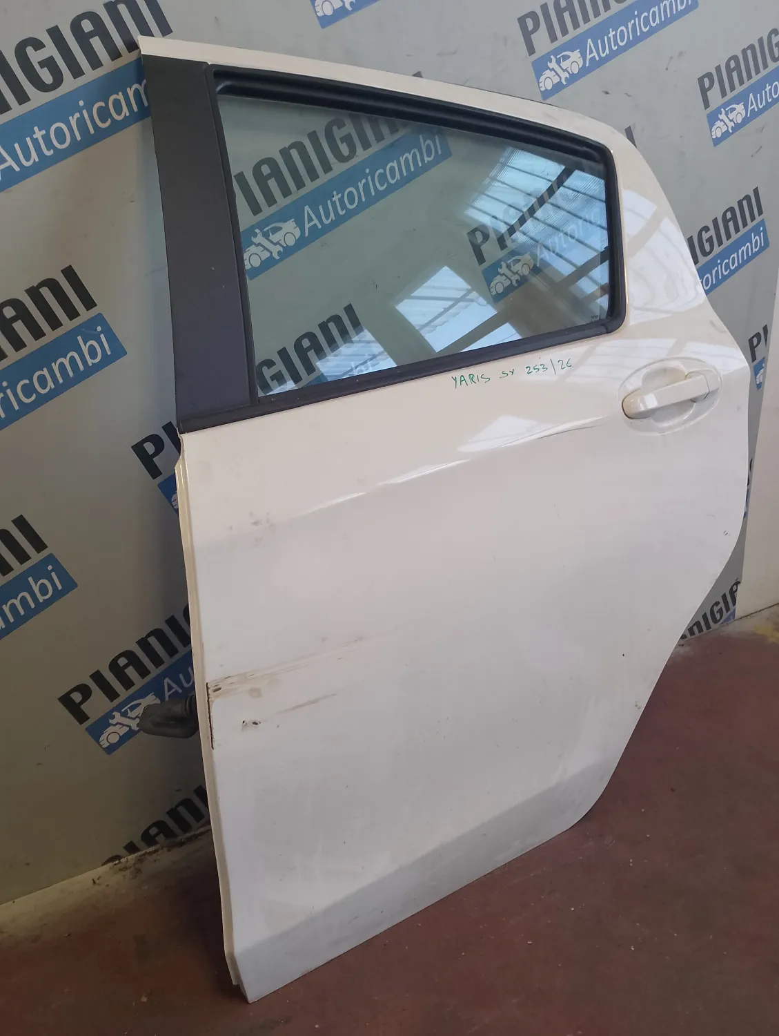Porta posteriore sinistra Toyota Yaris (2017 – 2021) 1.5 54 KW 670040D550 1NZ