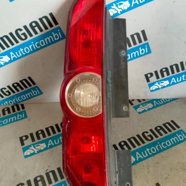Faro Posteriore Sinistro Fiat Doblò 2013