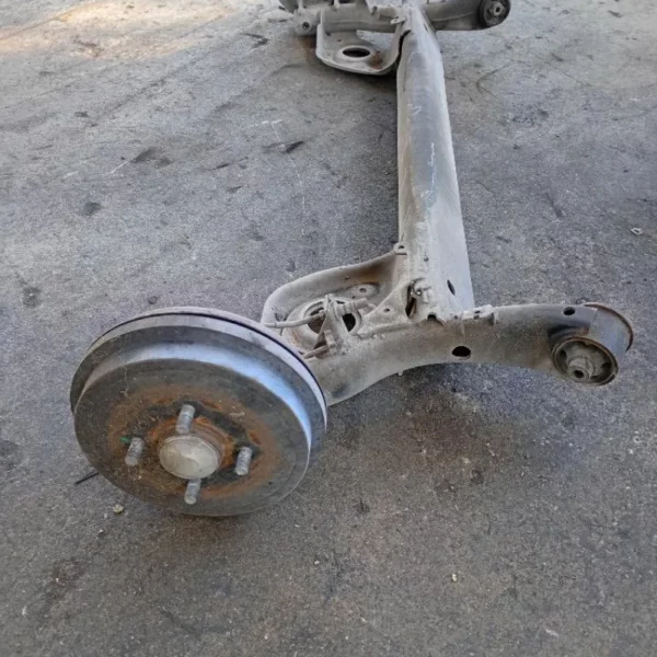 Assale / Ponte Posteriore Nissan Micra K13 1.2 12V 59 KW HR12 2010 – 2016