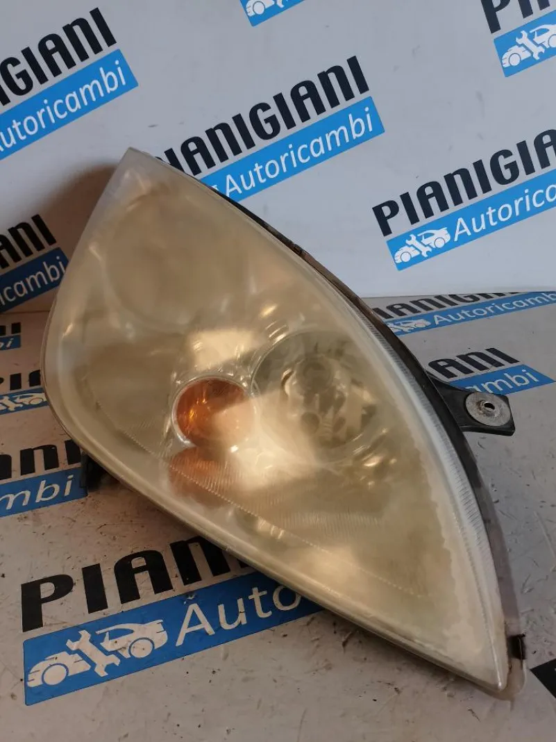 Faro Anteriore Destro Mitsubishi Colt 2004