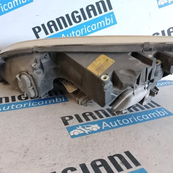 Faro Anteriore Destro Mitsubishi Colt 2004