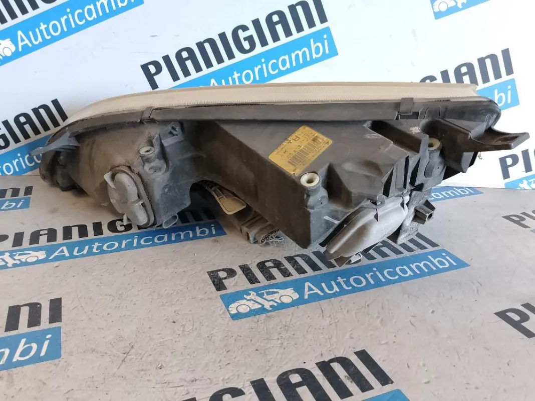 Faro Anteriore Destro Mitsubishi Colt 2004