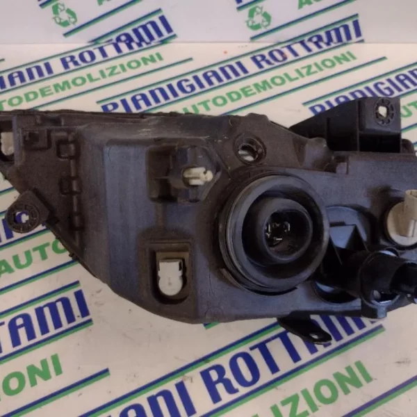 Faro Anteriore Sinistro Dacia Logan anno 2009