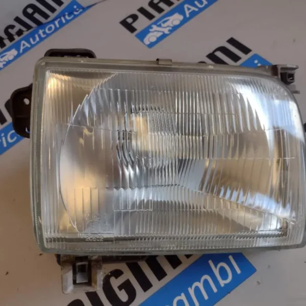 Faro / Proiettore Anteriore Destro Nissan Navara 2001