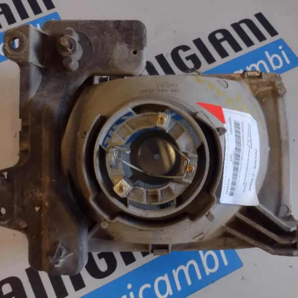 Faro / Proiettore Anteriore Destro Nissan Navara 2001