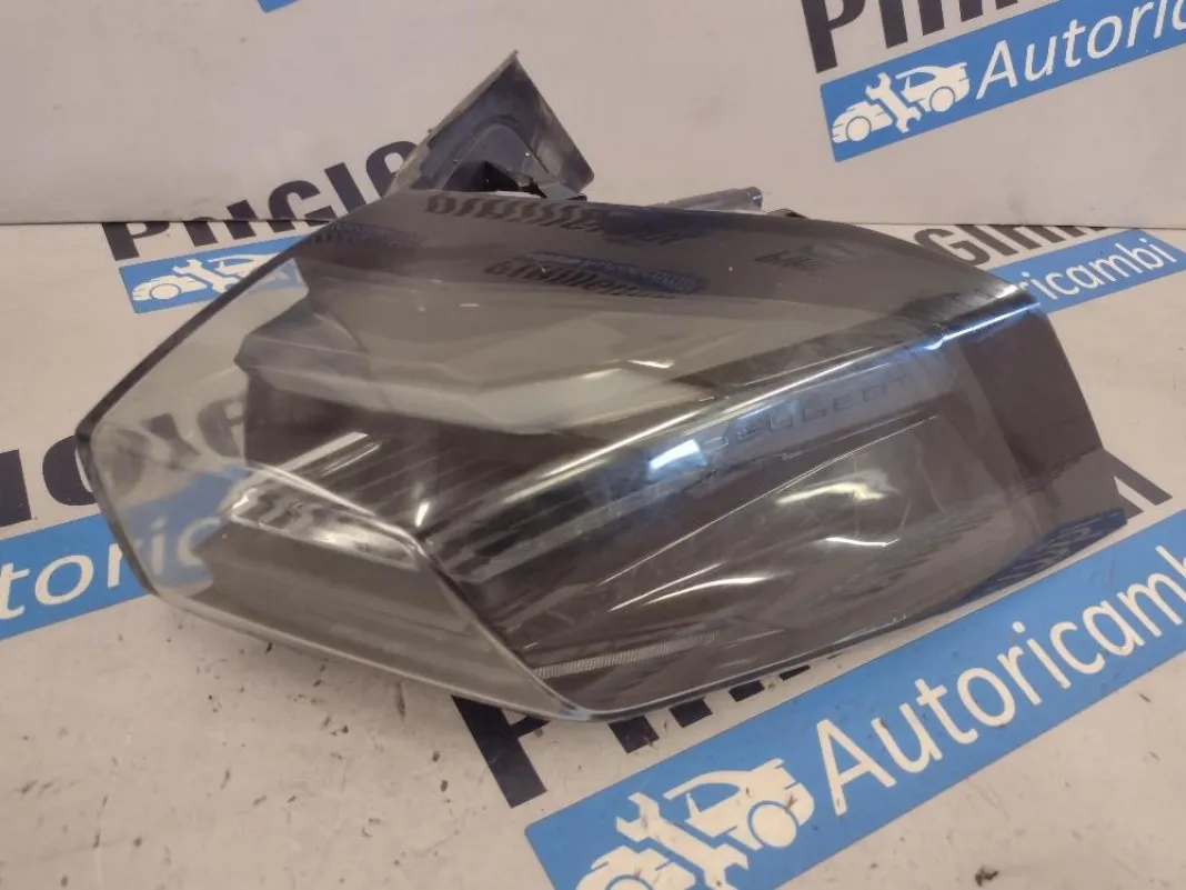 Faro Posteriore Destro Peugeot 2008 anno 2023