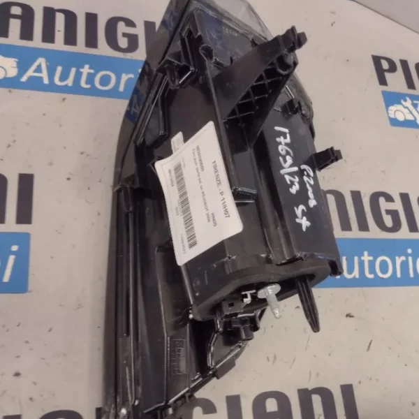 Faro Posteriore Sinistro Peugeot 2008 anno 2023