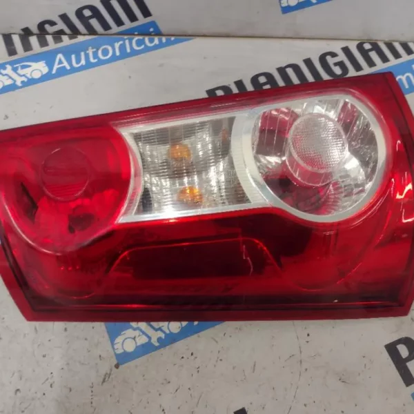 Faro / Fanale Posteriore Sinistro Dacia Logan 2011