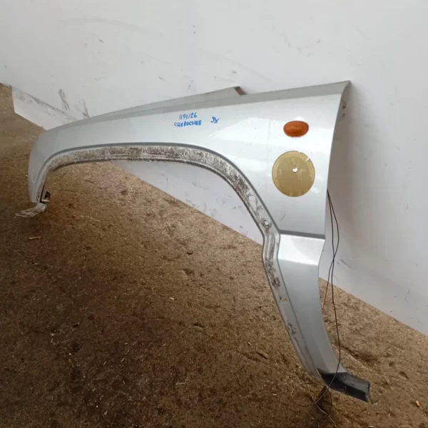 Parafango anteriore sinistra Jeep Cherokee (2001 – 2004) K55177101AE 45RFE