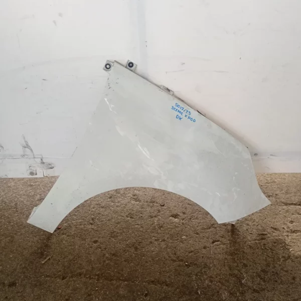 Parafango anteriore Renault SCENIC 3a Serie 2011 631004270R