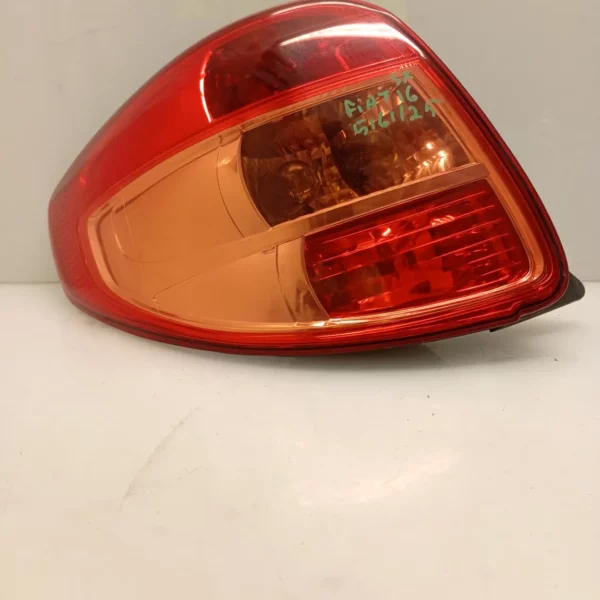Faro posteriore sinistra Fiat Sedici 4×4 (2006 – 2011) 1.6 79 KW benzina 71742462 M16A