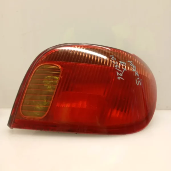 Faro posteriore destra Toyota Yaris (2001 – 2005) 1.0 48 KW benzina 815510D070 1SZ FE