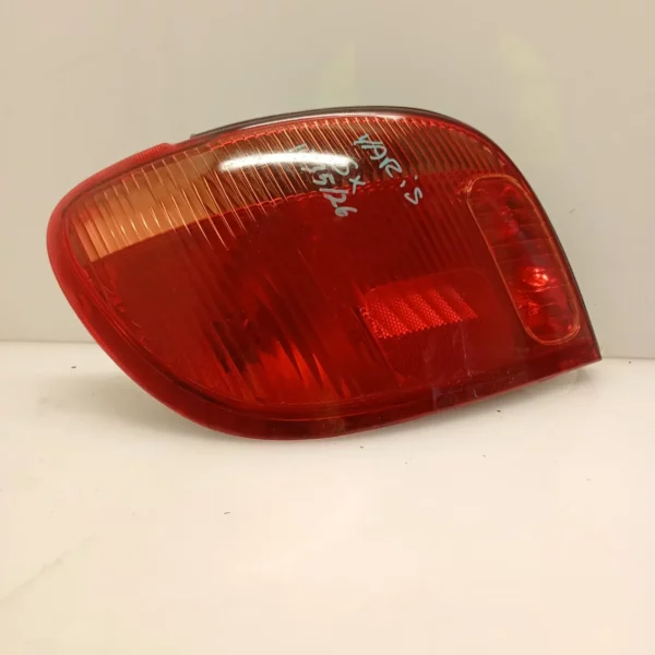 Faro posteriore sinistra Toyota Yaris (2001 – 2005) 1.0 48 KW benzina 815610D070 1SZ FE