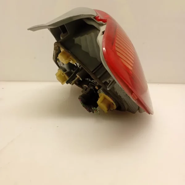 Faro posteriore sinistra Toyota Yaris (2001 – 2005) 1.0 48 KW benzina 815610D070 1SZ FE