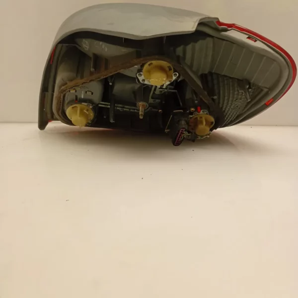 Faro posteriore sinistra Toyota Yaris (2001 – 2005) 1.0 48 KW benzina 815610D070 1SZ FE