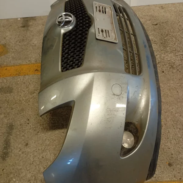 Paraurti anteriore Toyota Yaris (2005 – 2012) 1.0 51 KW benzina 521190D977 1KR FE