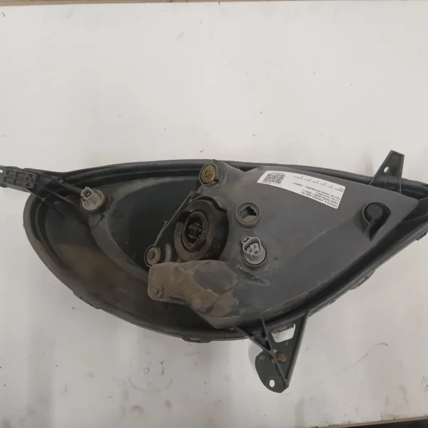 Faro ant. Toyota YARIS VERSO 2002 8115052081