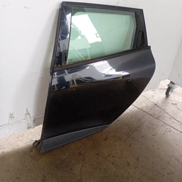 Porta posteriore sinistra Renault Clio 4a Serie (2012 – 2016) 1.5 55 KW diesel 821016892R K9K C6
