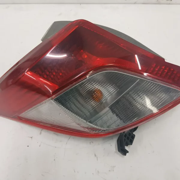 Faro posteriore sinistra Toyota Yaris (2011 – 2015) 1.0 51 KW benzina 815610D370 1KR-FE