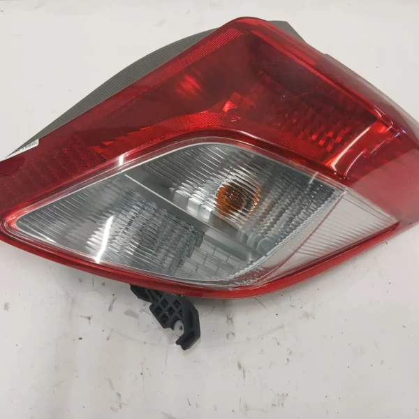 Faro posteriore destra Toyota Yaris (2011 – 2015) 1.0 51 KW benzina 815510D370 1KR-FE