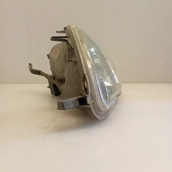 Faro ant. sinistra Toyota Yaris (2001 – 2005) 1.0 48 KW benzina 811700D080 1SZ FE