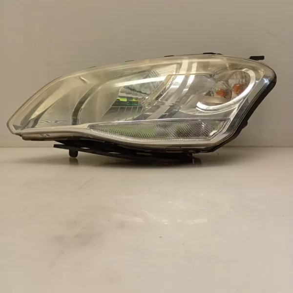 Faro ant. sinistra Ssangyong Korando (2011 – oggi) 2.0 129 KW diesel 8310534300 671 950