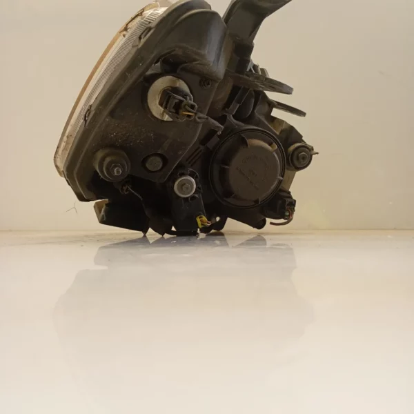 Faro ant. sinistra Ssangyong Korando (2011 – oggi) 2.0 129 KW diesel 8310534300 671 950