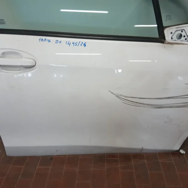 Porta anteriore destra Toyota Yaris (2011 – 2015) 1.0 51 KW benzina 670010D500 1KR-FE