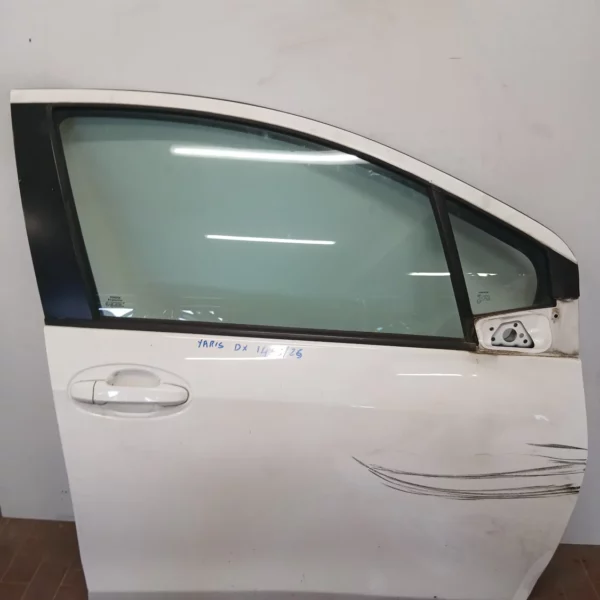 Porta anteriore destra Toyota Yaris (2011 – 2015) 1.0 51 KW benzina 670010D500 1KR-FE