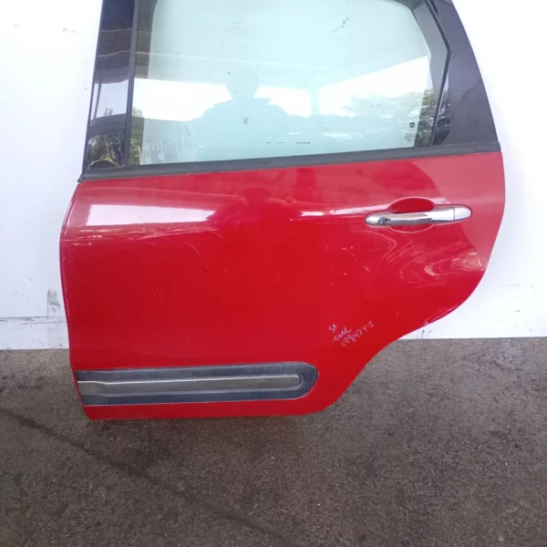 Porta posteriore sinistra Fiat 500l (2012 – 2018) 1.3 62 KW diesel 51883292 199B4000