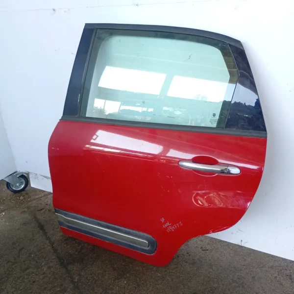 Porta posteriore sinistra Fiat 500l (2012 – 2018) 1.3 62 KW diesel 51883292 199B4000