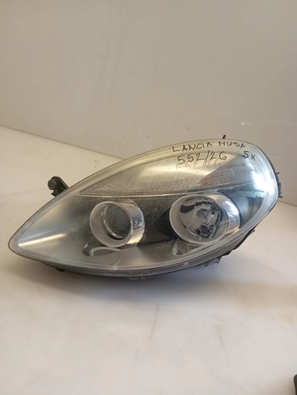 Faro ant. sinistra Lancia Musa (2011 – 2013) 1.3 70 KW diesel 51880908 199B1000