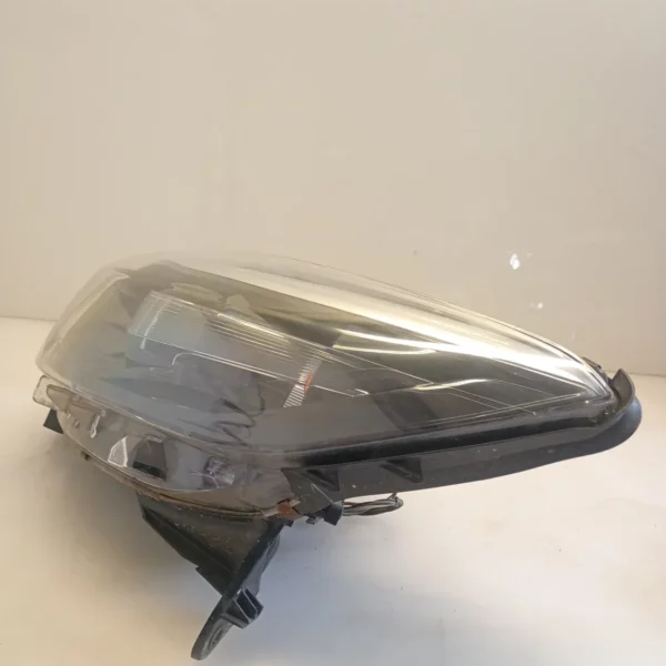 Faro ant. sinistra Renault Captur (2013 – 2017) 1.5 66 KW diesel 260607817R K9K E6