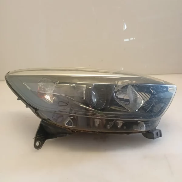 Faro ant. destra Renault Captur (2013 – 2017) 1.5 66 KW diesel 260105066R K9K E6
