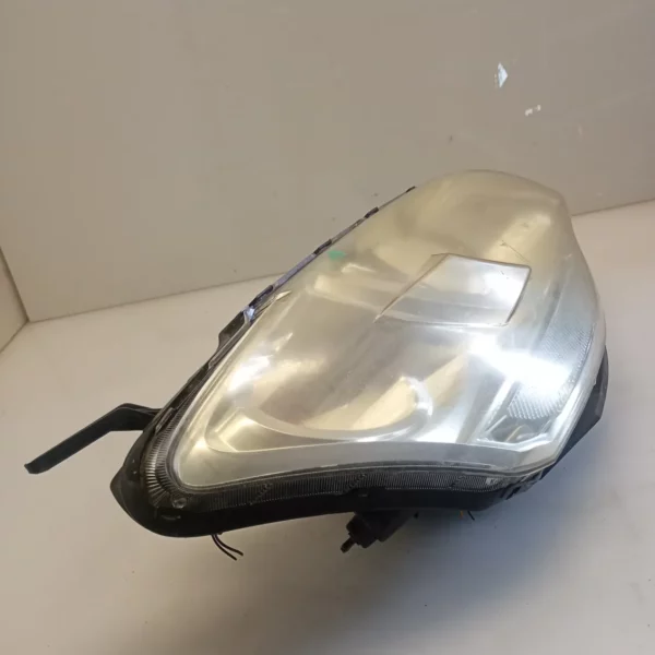 Faro ant. destra Ssangyong Korando (2011 – oggi) 2.0 129 KW diesel 8310634300 671 950