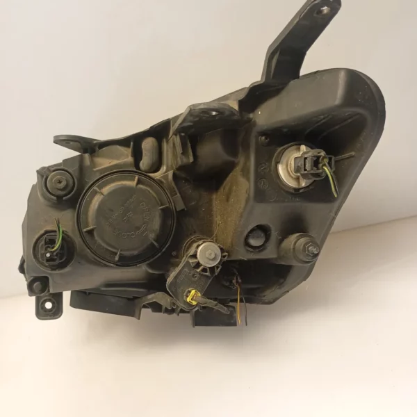 Faro ant. destra Ssangyong Korando (2011 – oggi) 2.0 129 KW diesel 8310634300 671 950