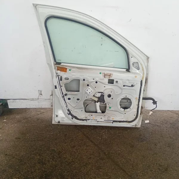 Porta anteriore sinistra Dacia Duster (2010 – 2013) 1.6 77 KW benzina 801017348R K4M H6