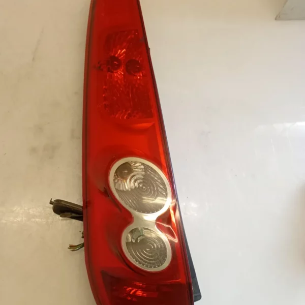 Faro posteriore sinistra Ford Fiesta (2005 – 2008) 1.4 50 KW diesel 1437626 F6JB