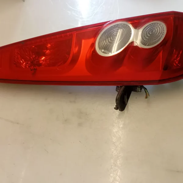 Faro posteriore sinistra Ford Fiesta (2005 – 2008) 1.4 50 KW diesel 1437626 F6JB