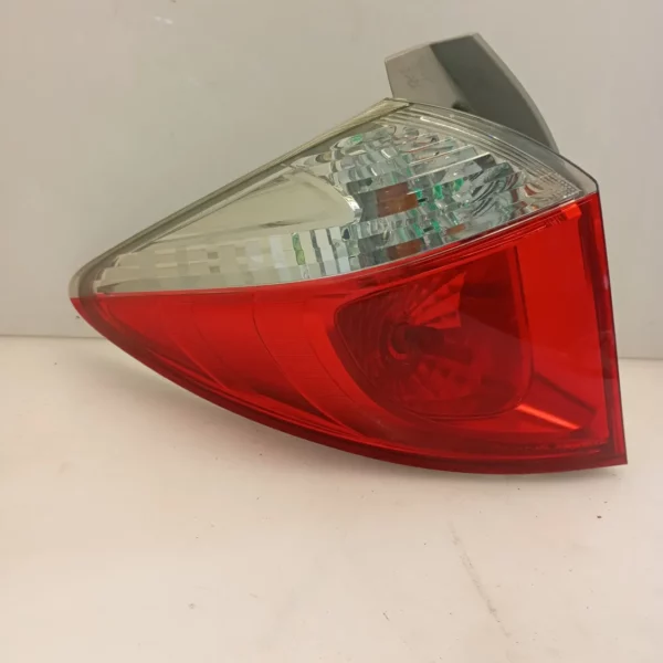 Faro posteriore sinistra Toyota Verso-s (2011 – oggi) 1.3 73 KW benzina 8156152730 1NR FE