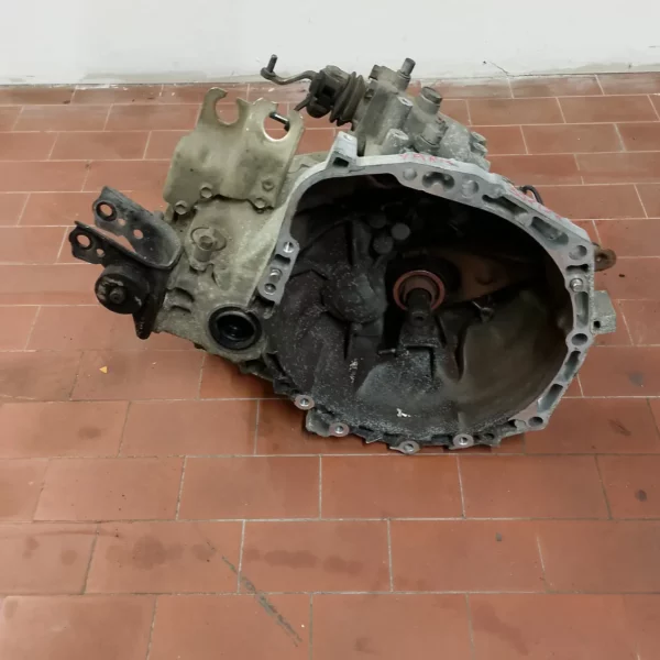 Cambio completo Toyota Yaris (2001 – 2005) 1.3 64 KW benzina 303000D020 2SZ FE